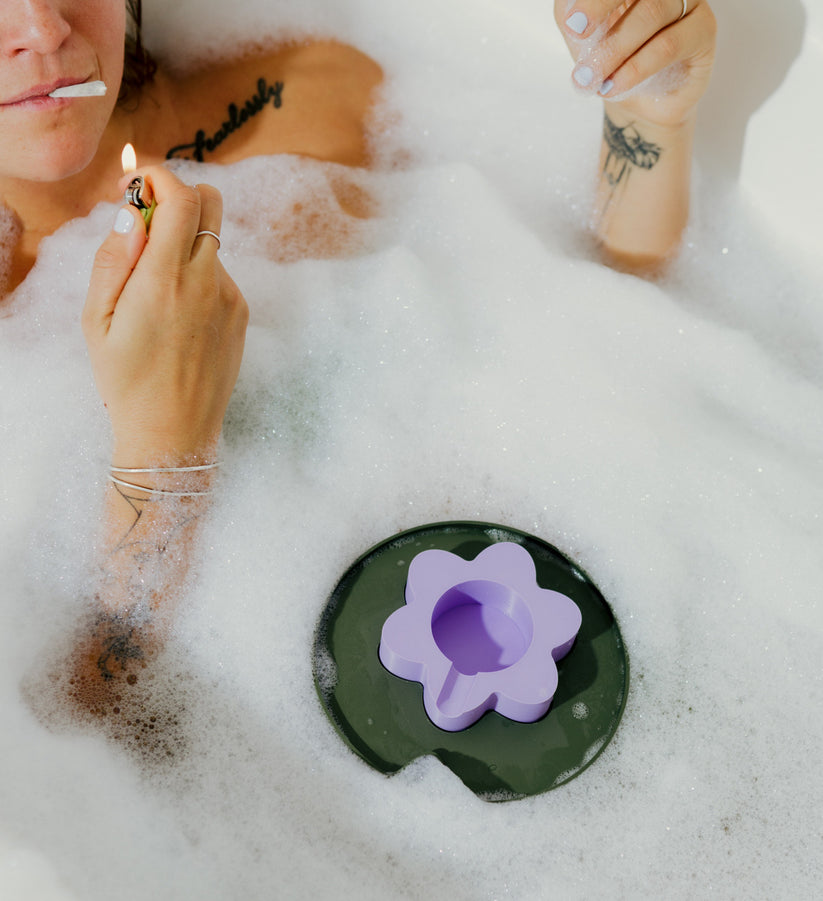 Floating Ashtray in Lilac