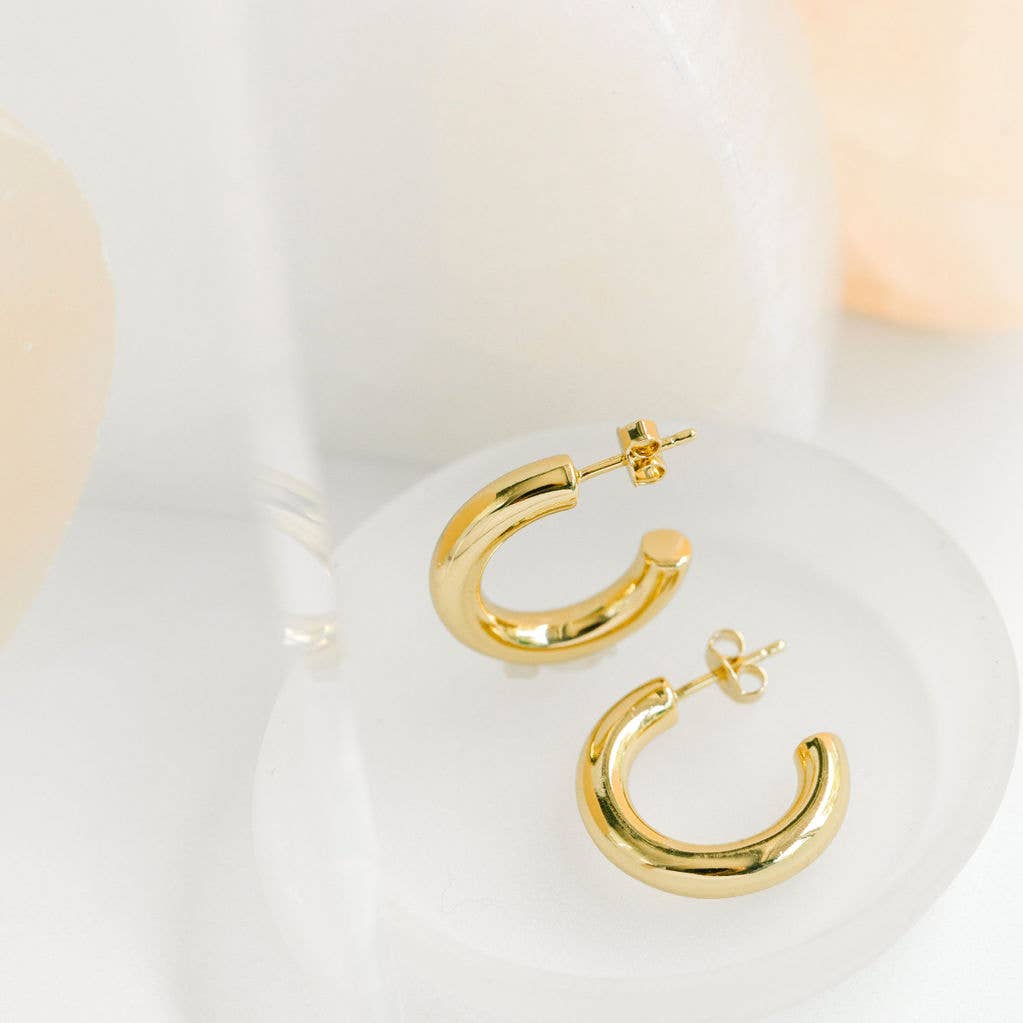 Amelia Chunky Hoop Earrings in Gold
