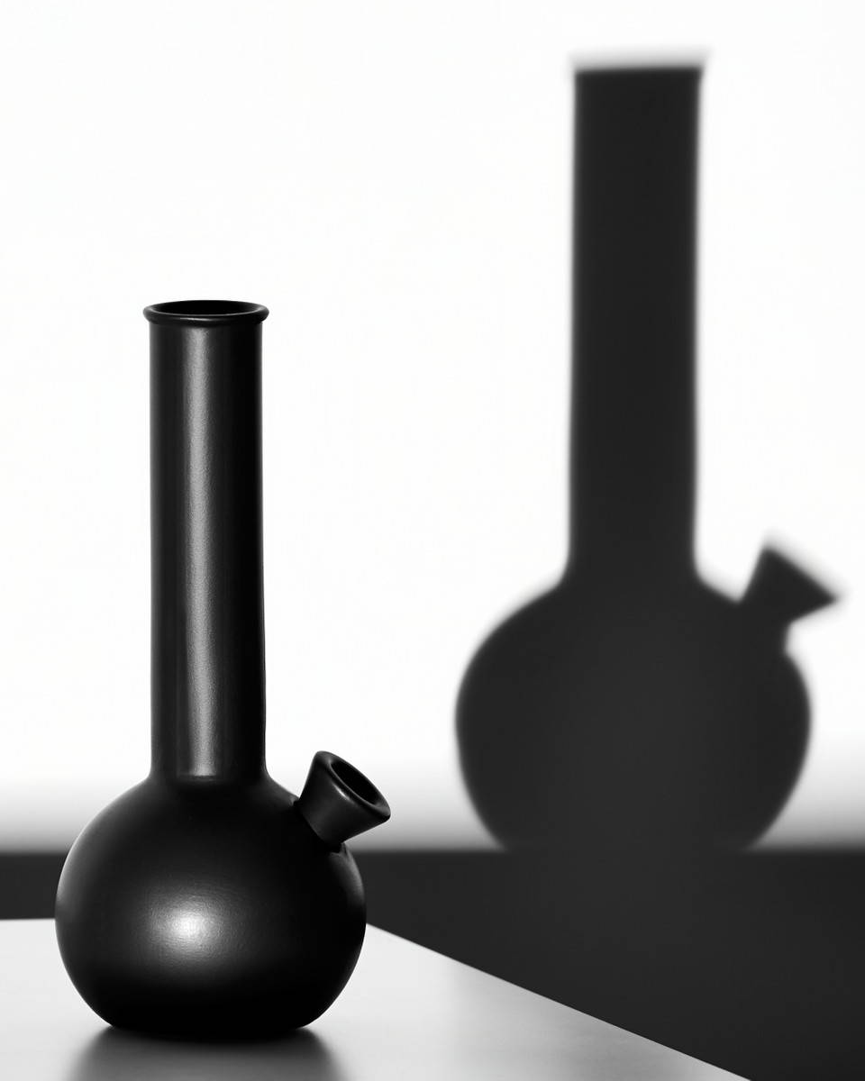 Chongo Smoking Vase in Charcoal Black